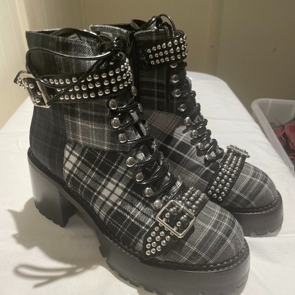 JEFFREY CAMPBELL HELTER COMBAT BOOT - BLACK PLAID - SIZE 9.5